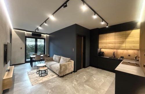 City Centre Apartment | Deluxe Industrial Apartment free Parking, Swimming Pool, Sauna & Gym