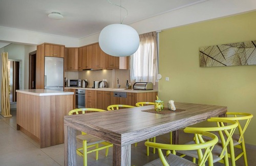 Karavomylos Villa | Deluxe Kefalonia Apartment | Apartment Hibiscus | 3 Bedroom | Pool |Karavomilos