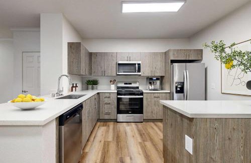 Marina del Rey Apartment | Deluxe Living in Marina Del Rey - Pool, Hot Tub, Gym