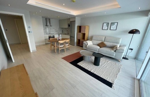 Gibraltar Apartment | Deluxe Marina View Seafront Gibraltar Stay