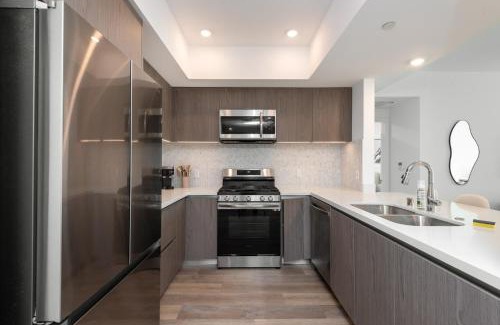 Larchmont Apartment | Deluxe Modern 2-bedroom Condo with Roof Deck!