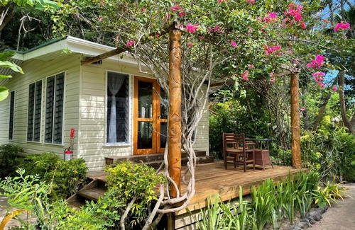 Na Sau Bay House | Deluxe Oceanfront Bure with en-suite Bathroom