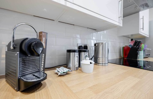 Falkirk Apartment | Deluxe One Bedroom Apartment