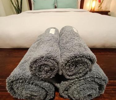 Holmview House | Deluxe Queen Room