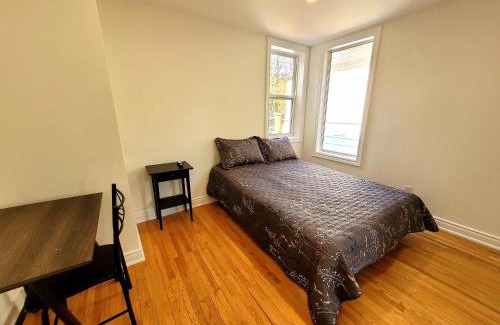 Brockton Village House | Deluxe Queen Rooms Downtown