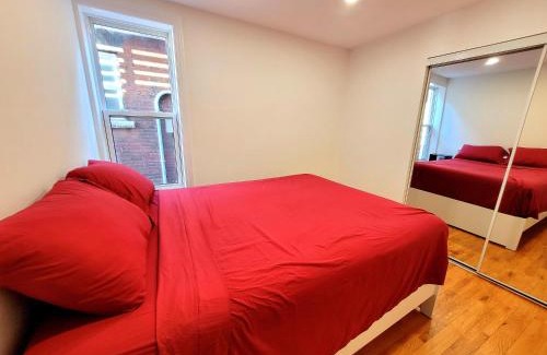 Brockton Village House | Deluxe Queen Rooms Downtown