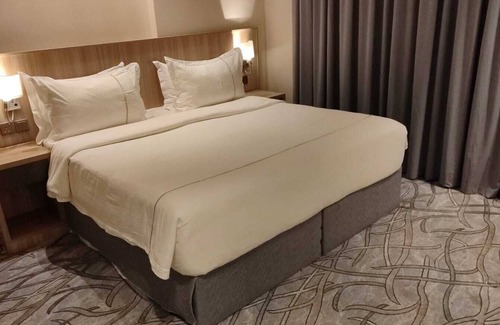 Mecca Hotel | Deluxe Room - King Bed or Twin - 001