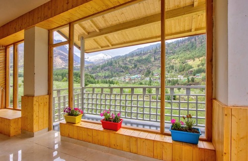 Burwa Apartment | Deluxe Room with Mountain View - Parking, Wi-fi