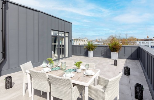 Walworth Apartment | Deluxe South Central Apartment