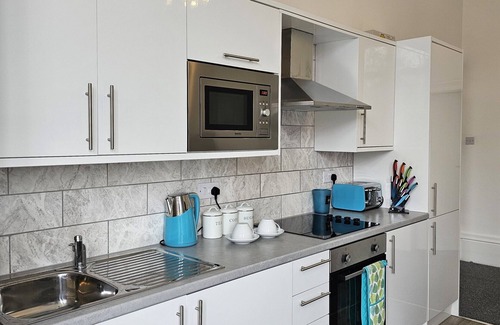 Huddersfield Apartment | Deluxe Studio King Ensuite in Edgerton