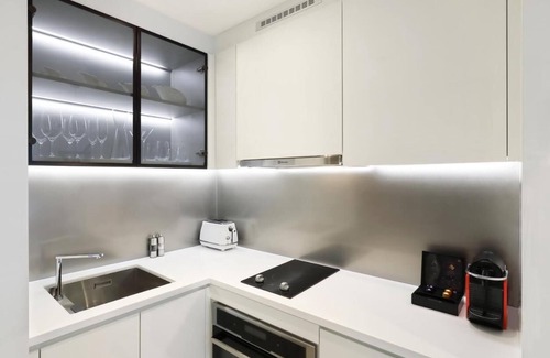 Newton Apartment | Deluxe Studio next to Mount Elizabeth Hospital and Orchard MRT