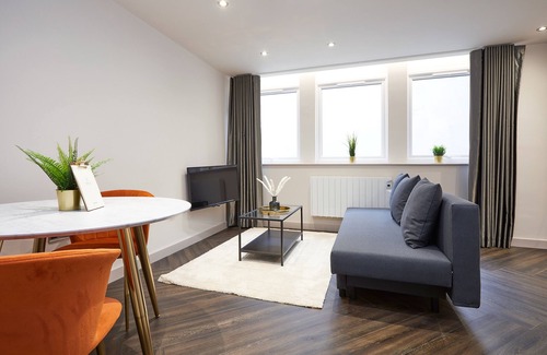 Hull Old Town Apartment | Deluxe Suites @ Humber Lofts Residences