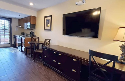 River Ranch Condo | Deluxe Suite with Kitchenette and Balcony, Steps to Rodeo and Pool! 253