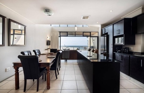 Durban Apartment | Deluxe Three-Bedroom Apartment with Sea View