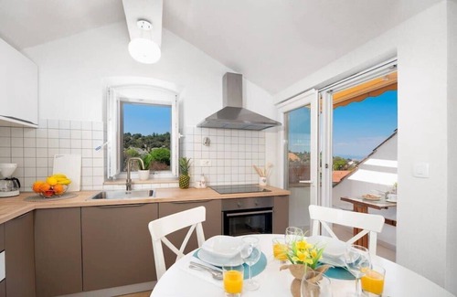 Skrip House | Deluxe Vacation Home near Beach Zastup