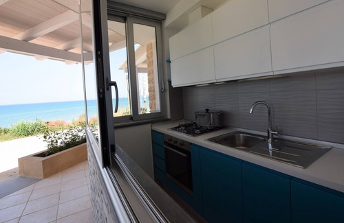 Cava dʼAliga House | den of sailors 2 facing the sea