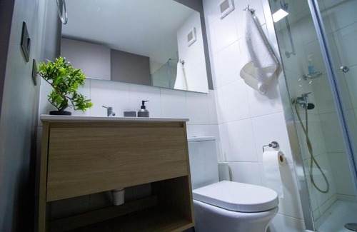 Downtown Santiago Apartment | Departamento full equipado a pasos del movistar arena, moderno y cómodo con toda la magia del sur