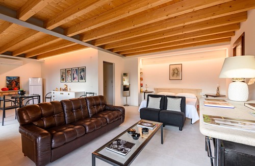 Marone Apartment | Dependance In Riva al Lago second floor