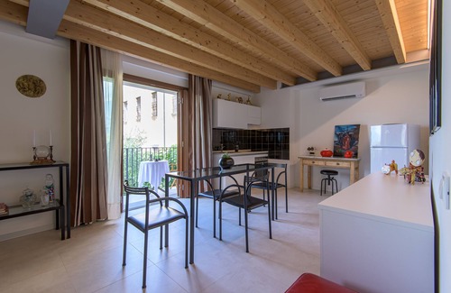Marone Apartment | Dependance In Riva al Lago second floor