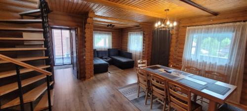 Vyzhnytsya Villa | Depp forest