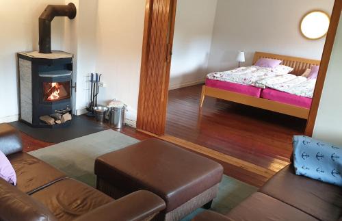 Blekendorf Apartment | Der kleine Fuchshof mit Hund, Pferd und Huhn