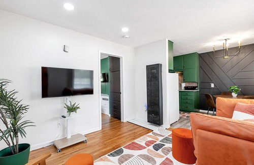 Derby Apartment | Derby Delight - Cozy King - Near Park!