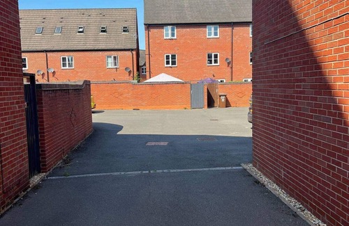 Hilton House | Derby Luxury Apartment - Foss Road- Sleeps4