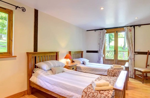 Trefeglwys Ski Chalet | Derw Lodge in the beautiful Caersws