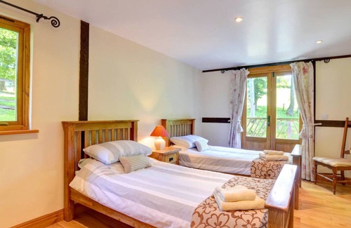 Trefeglwys Ski Chalet | Derw Lodge in the beautiful Caersws