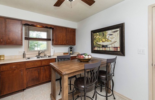 Ankeny House | Des Moines Entire home 3 Bdms King; Queen; Twins quiet near High Trestle Trail