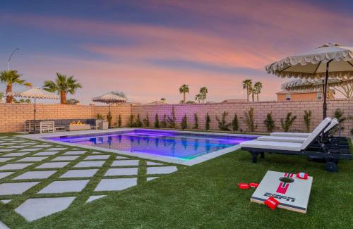 Coachella House | Desert Eden by AvantStay 6BR w Ensuite Backyard Oasis w Pool Hot Tub