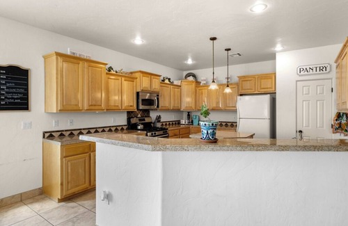 Las Cruces House | Desert Getaway - 3BR Home w/Outdoor Kitchen & Spacious Patio