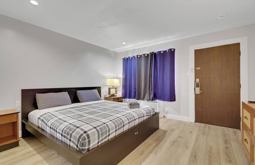 Downtown Las Vegas Hotel | Desert Moon Motel: The heart of downtown Las Vegas, simple and pet-friendly!