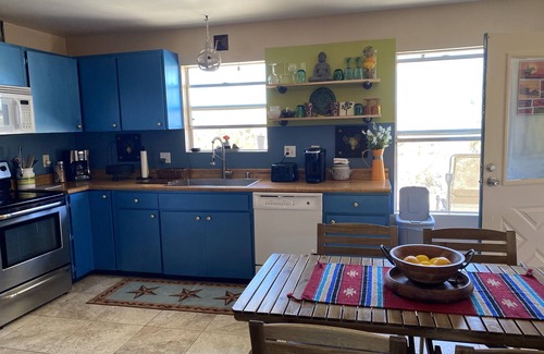 Yucca Valley House | Desert oasis - Hot tub and view