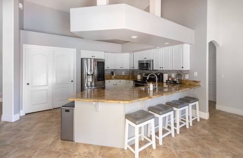 Val Vista Lakes House | Desert Oasis in Val Vista Lakes - Heated Pool