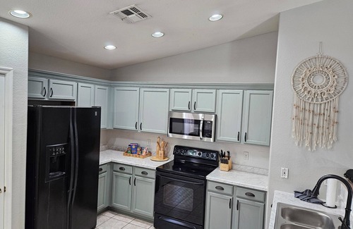 Rita Ranch House | Desert Valley Stay near hiking, saguaros, and great eats! Pet-friendly!