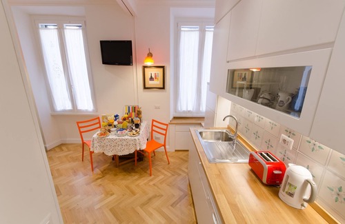 Testaccio Apartment | DESIGN APARTMENT-DOWNTOWN-FULL KITCHEN-WiFi-AC-WASHER-DISHWASHER-LIFTMETRO CLOS
