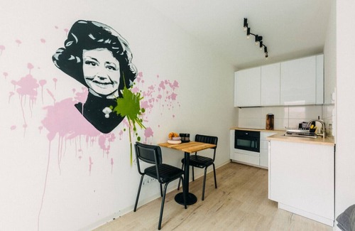 Friedrichstadt Apartment | Design Apartment | Urban | Art | High-Speed WiFi