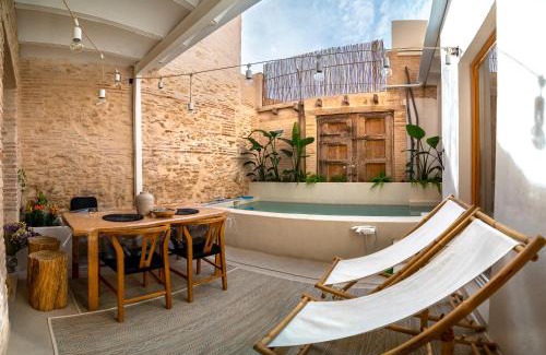 El Cabanyal Apartment | Design house with private pool near Valencia beach
