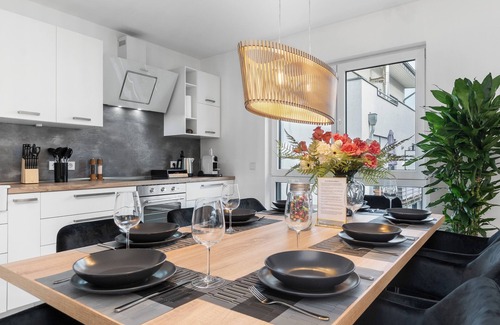 Rhein-Erft-Kreis District Apartment | Design Luxuriös, 14 min Köln , Super Komfort, Vollausstattung, 3 x 55" TV