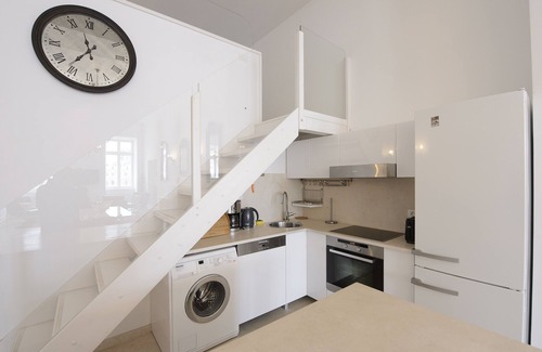 Brasov City Centre Apartment | Designer apartment in historic building