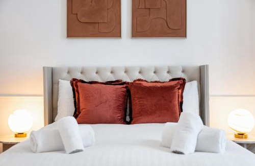 Redcliffe Apartment | Designer Chelsea Apartment up to 6 guests