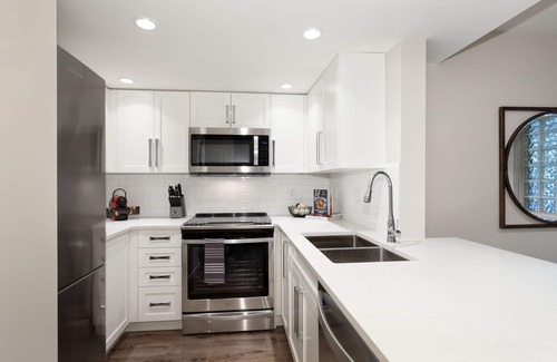 Village North Hotel | Designer Condo close to lifts. Large pool & hot tub, free wifi & secure parking