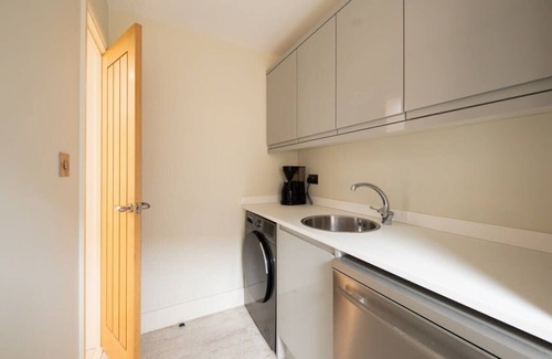East Wittering House | Designer Family Escape/Hot Tub/Steps to Beach