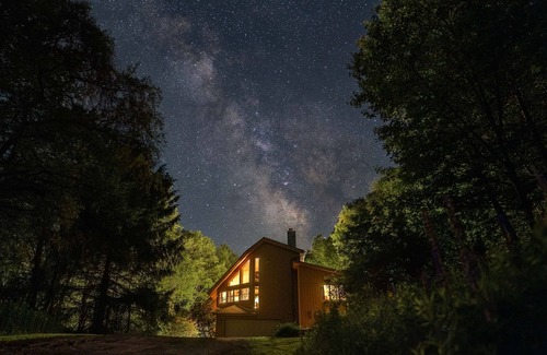 Coudersport Cabin | Designer Forest Escape | Hot Tub Firepit Stars