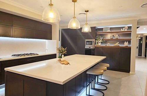 Gledswood Hills House | Designer Hampton style house with + Pool 8 guests