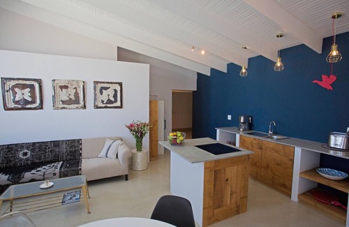 Bloubergstrand Apartment | Designer holiday apartment in private villa solar powered