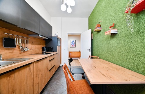 Kaßberg Apartment | Designer-Maissonette-Apartment-Private Bathroom-City view