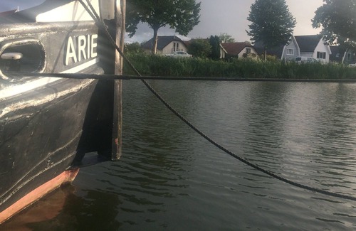 Municipality of Weesp Boat Rental | Designers houseboat in Amsterdam Gardens
