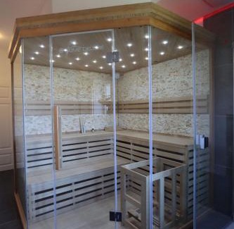 Mugeln Apartment | Designwohnung auf Gutshof mit Sauna zw. L/DD